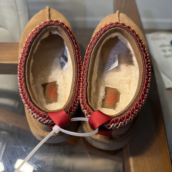 UGG Kids Brown Suede Sheepskin Lined Slippers Mules Red Trim Size Toddler - Picture 4 of 6